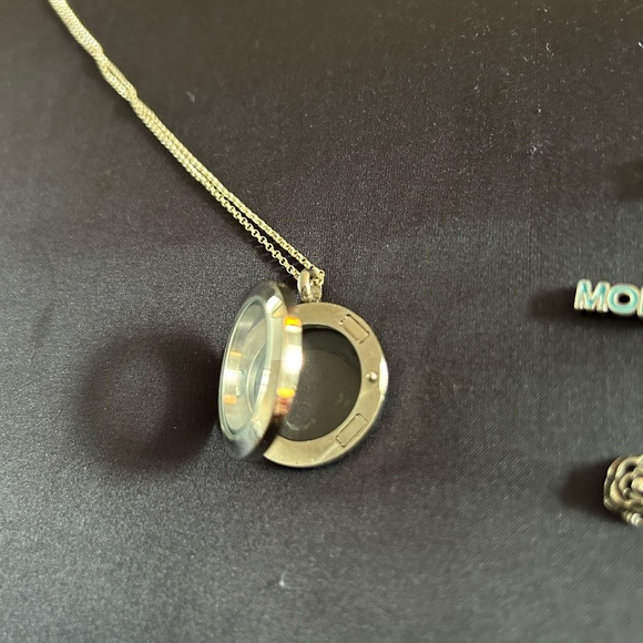 Pandora Gold Locket Necklace - Picture 1 of 2